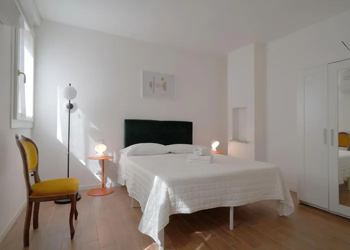 Apartment With Court Center Venice Historical Center
