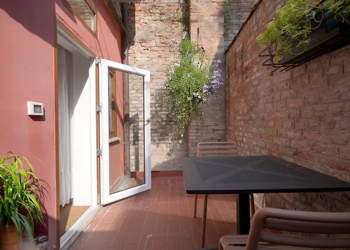 Apartment With Court Center Venice Historical Center